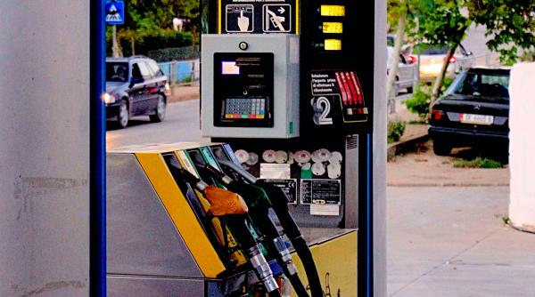 pretul benzinei a scazut si fara interventia statului care sunt motivele
