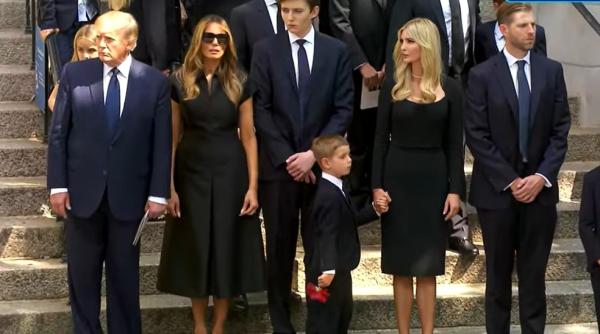 video donald trump a mers impreuna cu familia la inmormantarea fostei sotii ivanka trump