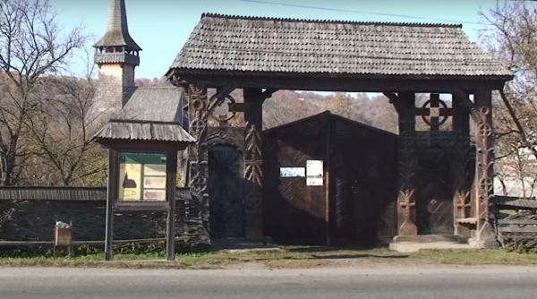 portile maramuresene portaluri catre alte dimensiuni funia rasucita in doua decorul de baza reprezinta viata si moartea