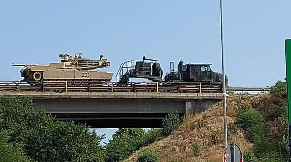 tancuri nato transportate pe strazile din romania robert cazanciuc potentialii agresori trebuie sa stie ca partenerii nostri americani sunt aici