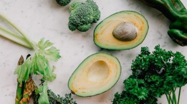 avocado umplut cu ton nu ai mancat niciodata ceva mai bun