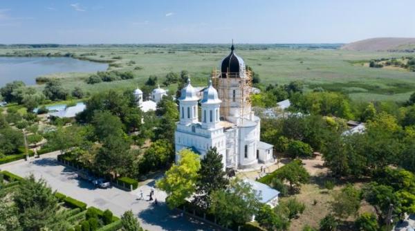 video triunghiul manastirilor din judetul tulcea traseu unic pentru vizitatorii deltei dunarii