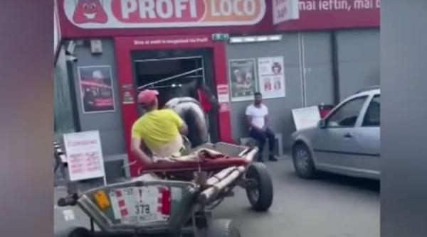 cascadorii rasului de suceava un barbat a dat buzna intr un magazin cu calul video