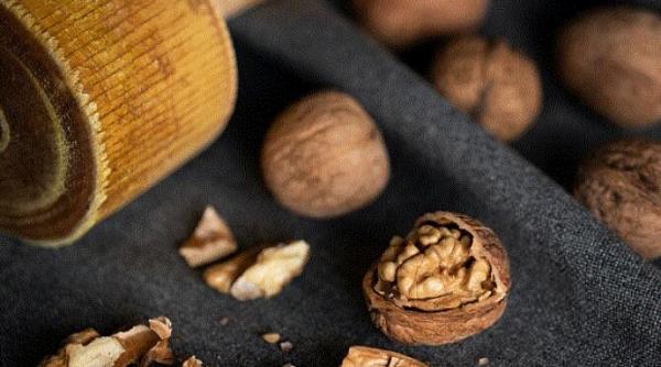 curata rapid nucile de coaja cu aceasta metoda interesanta