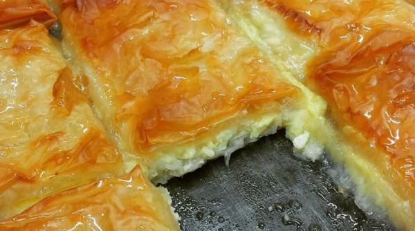 bougatsa placinta greceasca umpluta cu crema de vanilie cel mai bun desert