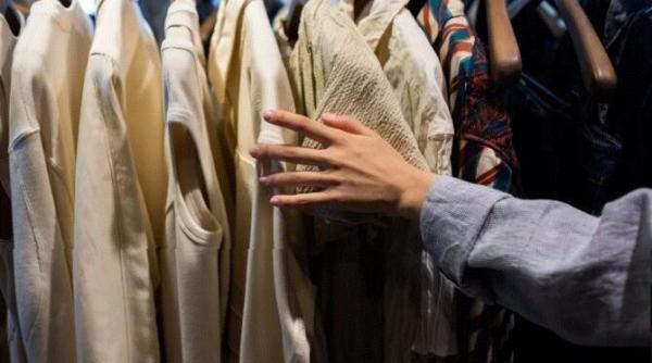 indeparteaza rapid petele de transpiratie de pe haine patru moduri eficiente verificate de gospodine