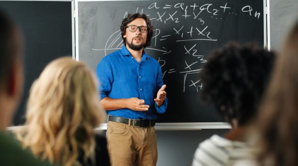 profesorii care dau meditatii risca sa si piarda locul de munca noile reglementari le interzic asta