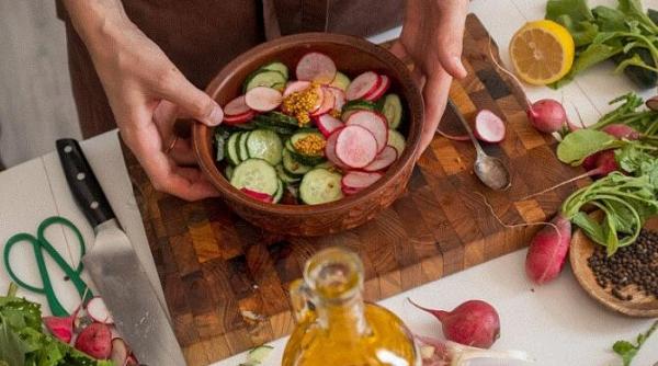 salata de legume gata in 5 minute foarte gustoasa si sanatoasa