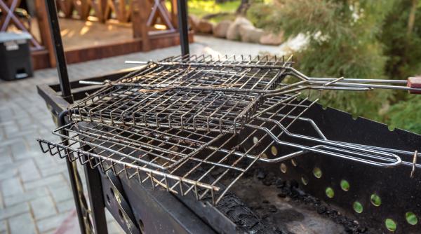 de ce ar trebui sa cureti intotdeauna gratarul cu un cartof solutia virala de pe internet