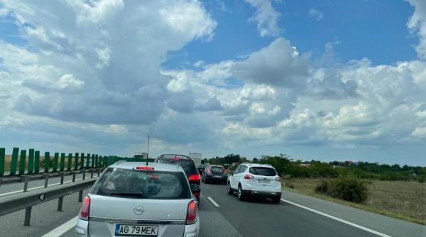 trafic blocat pe autostrada soarelui tir rasturnat in sant