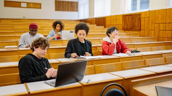 guvernul a actualizat domeniile si programele de studii universitare de master va creste capacitatea de scolarizare