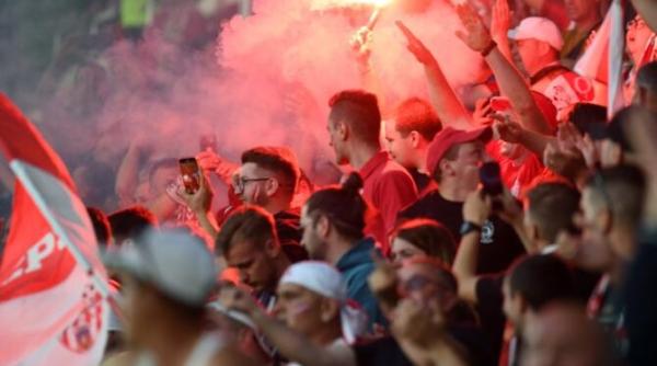 lider de galerie jandarmii ne baga tortele si petardele in stadion