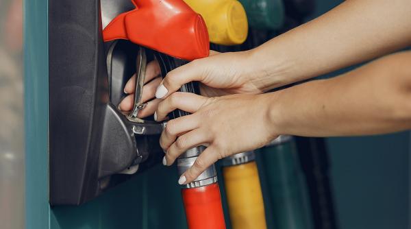 principalii producatori de petrol au cazut de acord sa majoreze usor productia incepand din luna septembrie