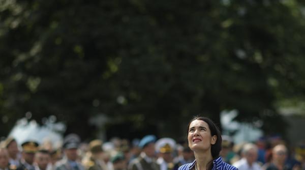 clotilde armand se lauda cu victoria in scandalul fraudei de la sectorul 1 in timp de psd are probleme la strangerea de semnaturi pentru demiterea ei manole psd e ca la recensamant