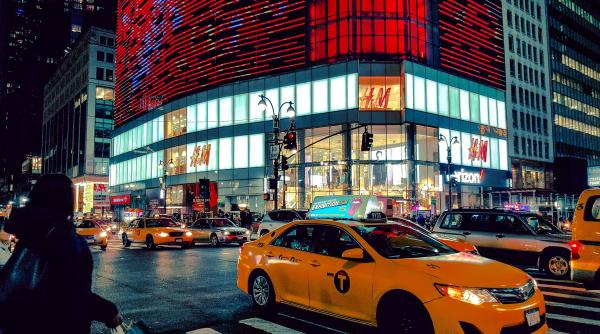 coada la magazinele h m din moscova ultima ocazie pentru rusi sa cumpere hainele brandului occidental