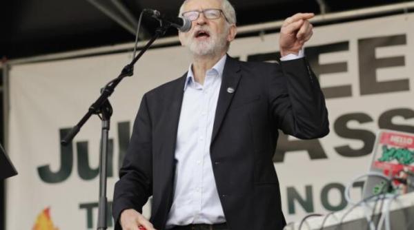 deputatul jeremy corbyn niciunul dintre liderii lumii nu foloseste cuvantul pace trimiterea de arme la kiev serveste doar la prelungirea razboiului