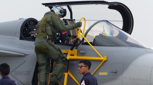 aleksey zhuravlyov politician rus ar fi fost bine pentru rusia daca china ar fi doborat avionul in care se afla nancy pelosi
