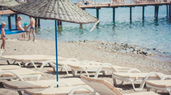 ce atitudini te deranjeaza cel mai mult cand mergi la plaja eticheta de plaja 5 lucruri de evitat