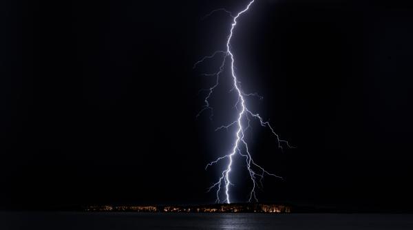 cercetatorii avertizeaza ca un fulger care a ucis doua persoane in sua ar putea avea legatura cu incalzirea globala