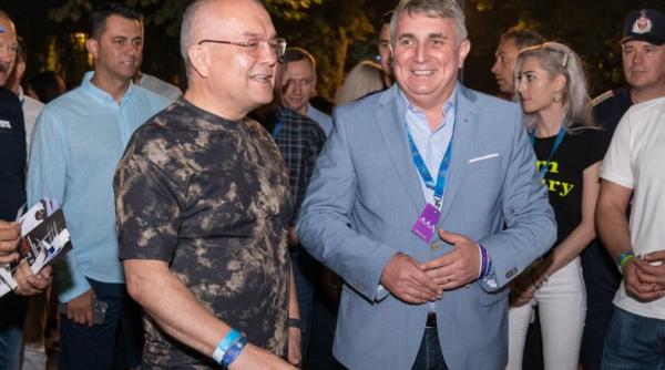 lucian bode si emil boc au fost prezenti la festivalul untold unii fara altii nu se poate foto