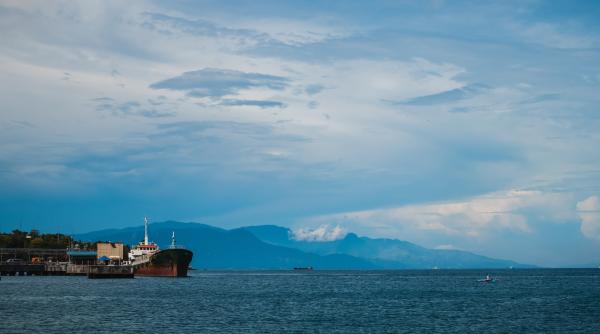 peste 80 000 de turisti blocati pe o insula in china dupa semnalarea mai multor cazuri de covid 19