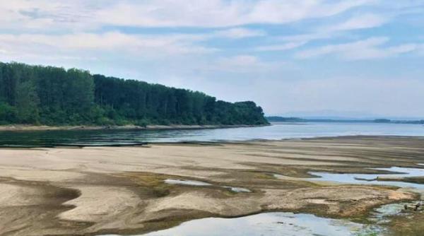 seceta cumplita debitul dunarii scade sub jumatatea celui normal la intrarea in tara