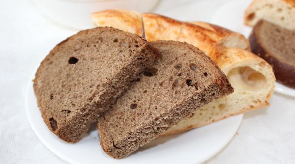 bilic mit demontat sunt multe persoane care au impresia ca painea neagra este prietena siluetei