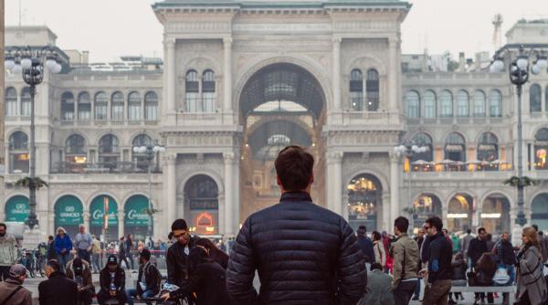 ce a patit lucian nepotul lui becali in italia dupa ce a spus ca este roman cum pot merge eu cu capul sus