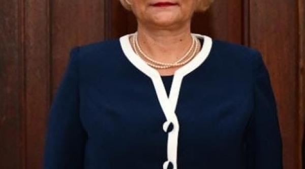 klaus iohannis a semnat ambasadorul romaniei in africa de sud monica cecilia sitaru acreditat si in mauritius