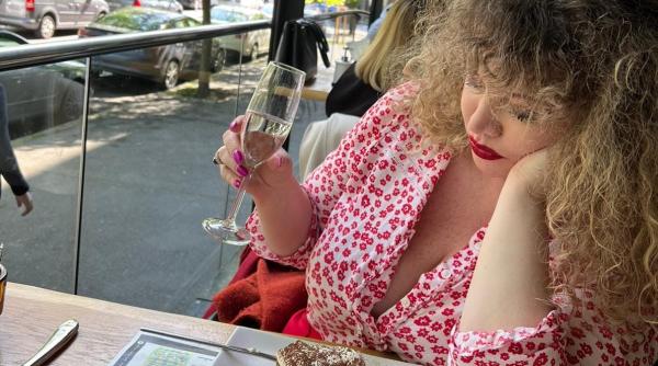 oana lis si a bagat verigheta la amanet ca o femeie pe interes ce sunt