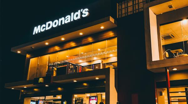lantul fast food mcdonalds isi redeschide restaurantele din ucraina