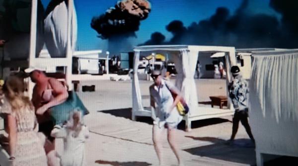 rusii din crimeea ingroziti de atacul asupra bazei aeriene saki trebuie sa plecam de aici zidurile si ferestrele s au zguduit video