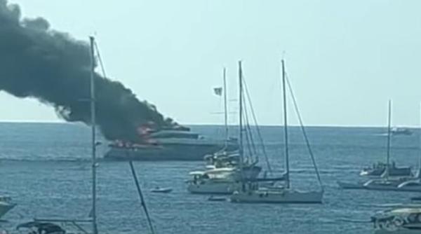 aria sf superyacht ul abia livrat multimilionarului italian scudieri a fost distrus de flacari pe coasta spaniei valoreaza 25 de milioane de euro video