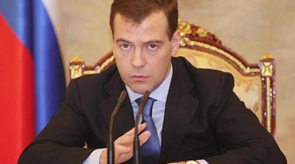 fostul presedinte dmitri medvedev a vizitat regiunile separatiste din estul ucrainei