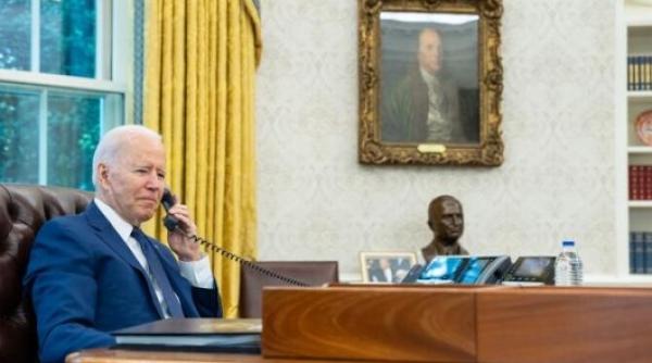 biden a condamnat atacul brutal asupra scriitorului salman rushdie condamnat la moarte in iran