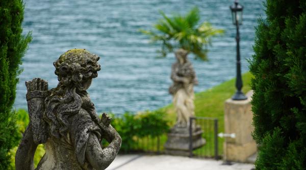 nivelul apei in lacul garda cel mai mare din italia a scazut considerabil s a transformat in desert video