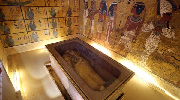 o parte a comorii din mormantul lui tutankhamon a fost furata