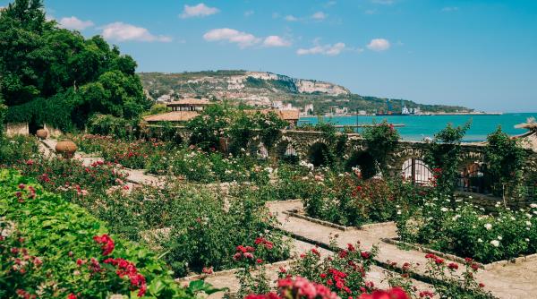 peste 260 000 de romani au vizitat bulgaria in iunie si iulie suntem pe primul loc in topul turistilor straini care s au cazat in aceasta tara