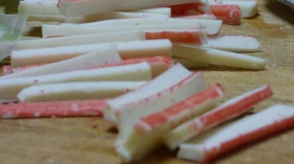 salata din 4 ingrediente gata in 10 minute are un gust extrem de interesant si este si satioasa