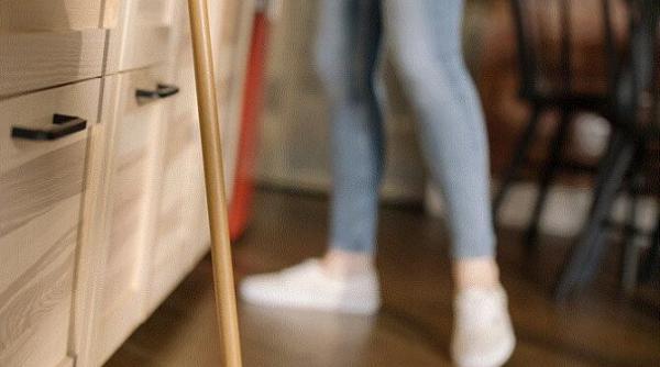 spray ul care sterge orice urma de praf din casa il poti face acasa dintr un singur ingredient