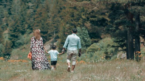 37prc dintre parinti se asteapta sa cheltuiasca mai mult pe rechizite in acest an decat in 2021 iar 33prc spun sa situatia lor financiara s a inrautatit considerabil