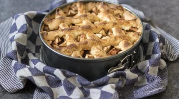 cea mai veche reteta a placintei cu mere ai nevoie de cateva produse si capodopera culinara e gata