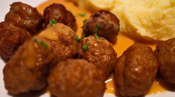 chiftele pufoase din 750 g carne tocata reteta simpla