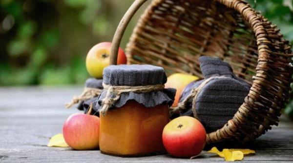 dulceata delicioasa din mere si nuci