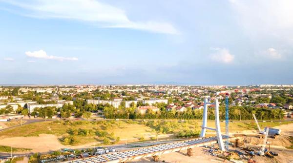 galati lucrari avansate la podul hobanat al drumului de centura