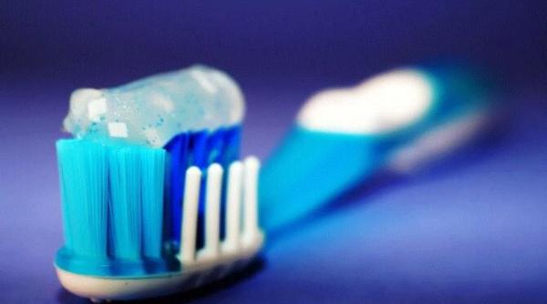 pasta de dinti un aliat de nadejde in gospodarie 5 situatii neasteptate in care o puteti folosi