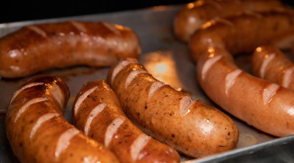 carnati in sos de bere reteta perfecta pentru un weekend cu prietenii