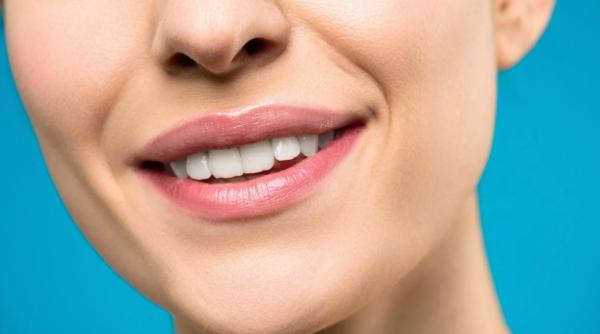 fluoroza dentara fluor pe dinti sau pete pe dinti cauze simptome tratament trei greseli pe care le ai facut