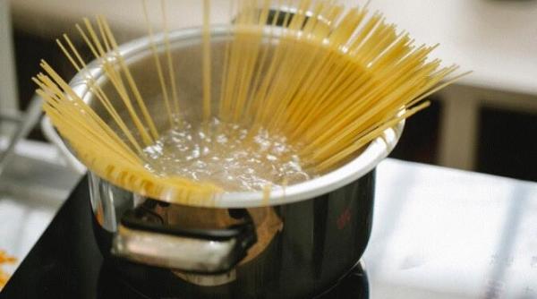 nu mai arunca apa in care au fiert pastele este aur curat spun bucatarii