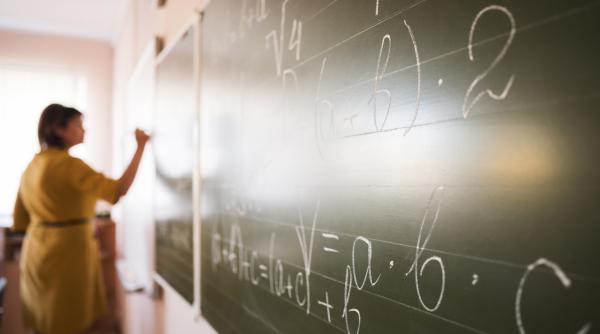 profesorii ar primi inca 4prc in plus la salariu luna viitoare asta propune ministerul muncii